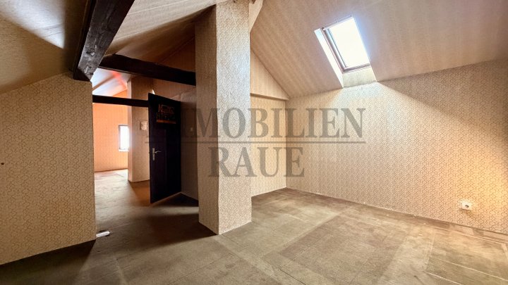 FAMILIENGLÜCK MIT VIEL PLATZ, GROSSER SCHEUNE UND WEITLÄUFIGEM GARTEN IN HASSEL - SOFORT FREI
