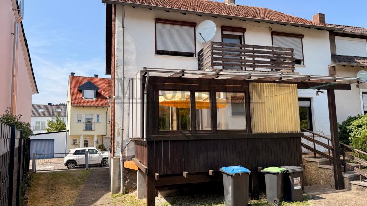 FAMILIENGLÜCK MIT VIEL PLATZ, GROSSER SCHEUNE UND WEITLÄUFIGEM GARTEN IN HASSEL - SOFORT FREI