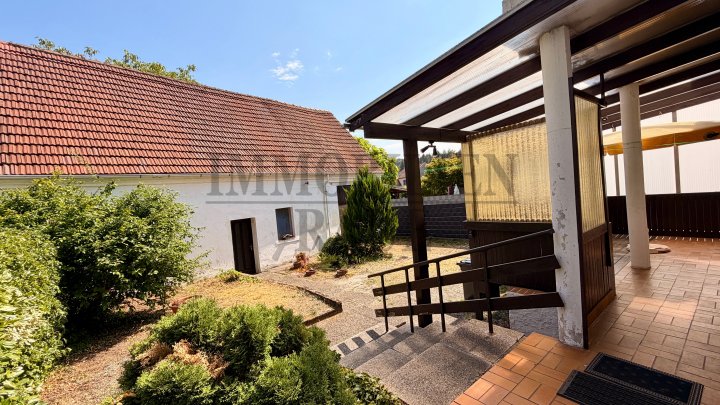 FAMILIENGLÜCK MIT VIEL PLATZ, GROSSER SCHEUNE UND WEITLÄUFIGEM GARTEN IN HASSEL - SOFORT FREI