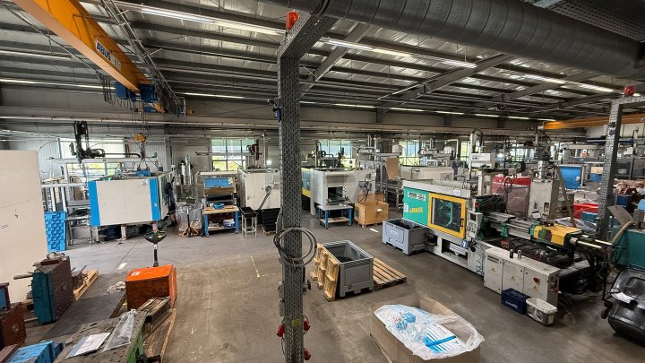 GEWERBEIMMOBILIE - Produktionsstandort mit Produktionshalle, Krananlagen und großer PV-Anlage