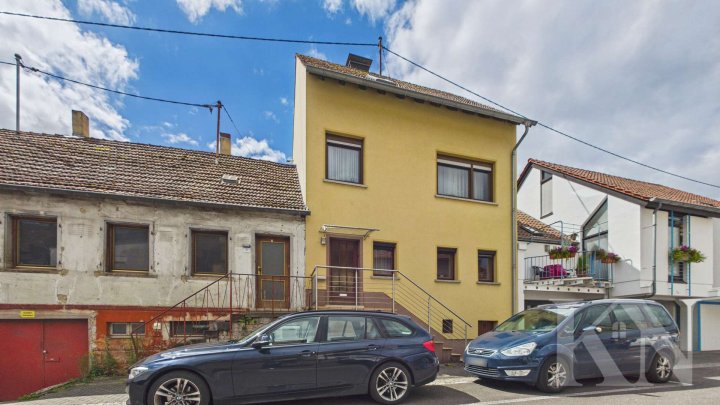 Nähe Universität: Zwei Eigentumswohnungen mit Garten, Balkon & Terrasse