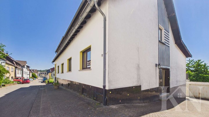 Ihr neues Zuhause in Quierschied – Doppelhaushälfte mit Balkon und Garage