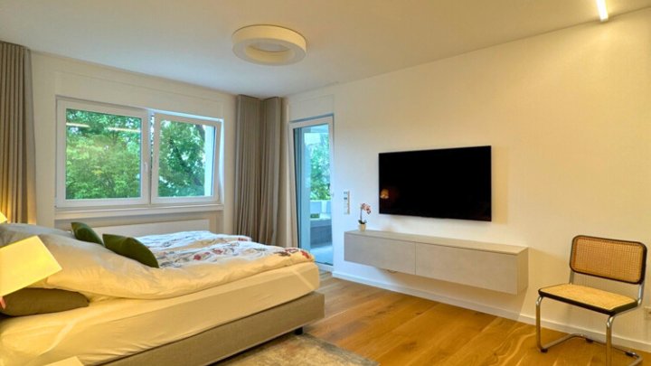 Luxuriös sanierte 3-ZKB mit EBK, 2 Balkonen + Garage mit Panoramablick