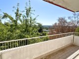 Überdachter Balkon