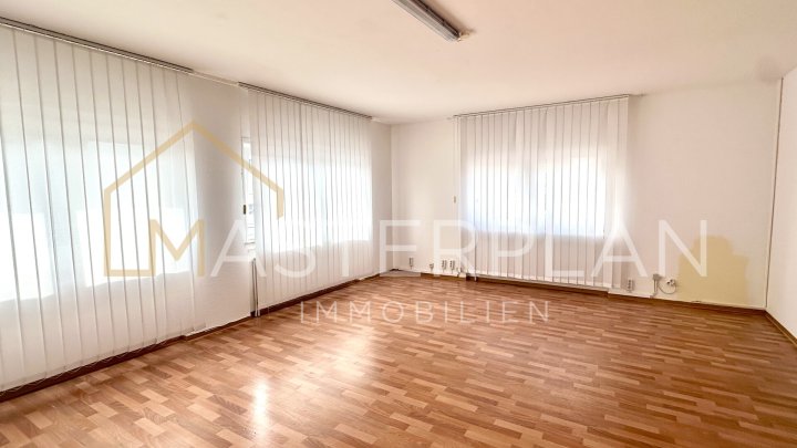Gewerbefläche in Lisdorf mit Parkplatz