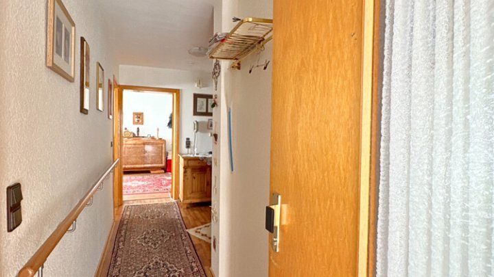 Gepflegtes 3-Familienhaus mit Garagen und Garten auf dem Heidstock