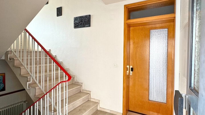 Gepflegtes 3-Familienhaus mit Garagen und Garten auf dem Heidstock