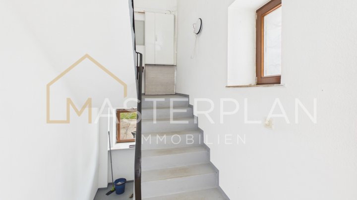 Zweifamilienhaus in Neuforweiler mit Garten und 2 Garagen