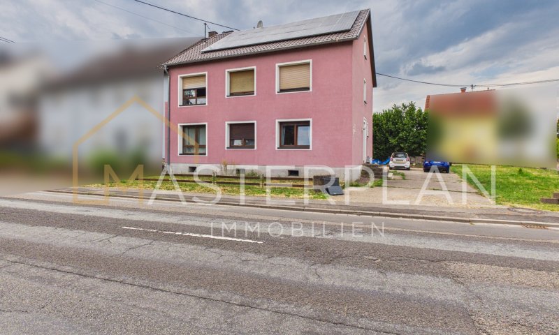 Zweifamilienhaus in Neuforweiler mit Garten und 2 Garagen