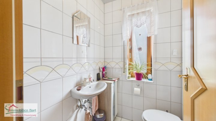 ORSCHOLZ: WOHNHAUS MIT 4 SCHLAFZ., DOPPELGARAGE, GARTEN IN TOP WOHNLAGE!