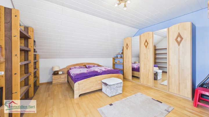 ORSCHOLZ: WOHNHAUS MIT 4 SCHLAFZ., DOPPELGARAGE, GARTEN IN TOP WOHNLAGE!