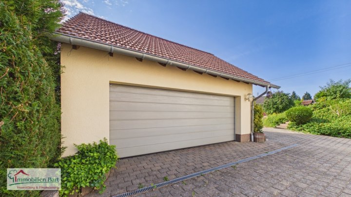 ORSCHOLZ: WOHNHAUS MIT 4 SCHLAFZ., DOPPELGARAGE, GARTEN IN TOP WOHNLAGE!
