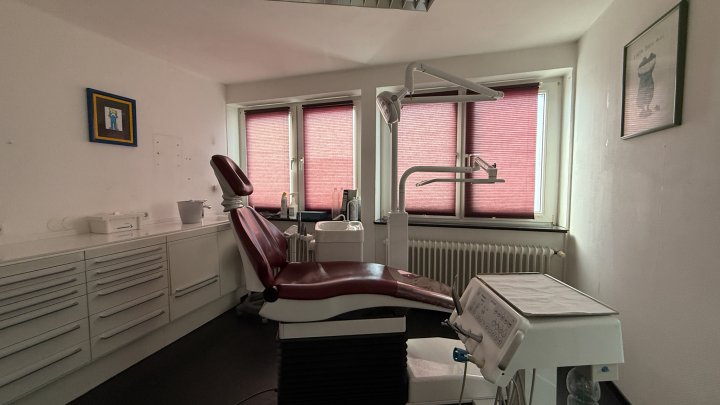 NIEDERAUERBACH - Praxisräume im 1. OG – vielseitig nutzbar, mit Balkon & Stellplätzen