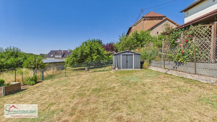GRENZNÄHE LUXEMBURG: 2 HÄUSER MIT 2 GARAGEN UND TOLLEM GARTEN!