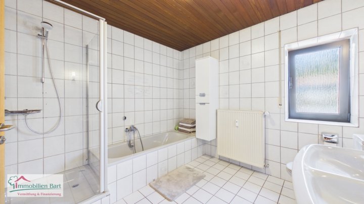 GRENZNÄHE LUXEMBURG: 2 HÄUSER MIT 2 GARAGEN UND TOLLEM GARTEN!