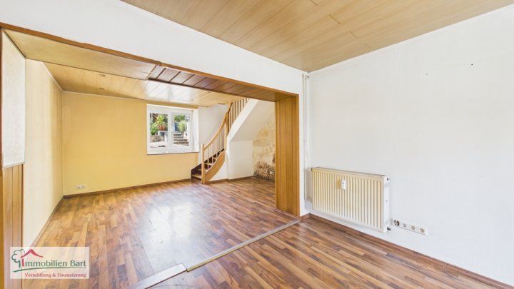 GRENZNÄHE LUXEMBURG: 2 HÄUSER MIT 2 GARAGEN UND TOLLEM GARTEN!