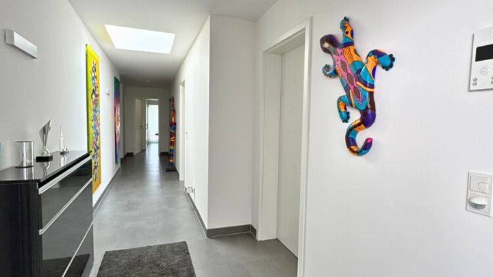 Neuwertiges luxuriöses + energieeffizientes Penthouse mit EBK + 2 TG-Stellplätzen
