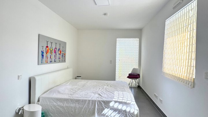 Neuwertiges luxuriöses + energieeffizientes Penthouse mit EBK + 2 TG-Stellplätzen