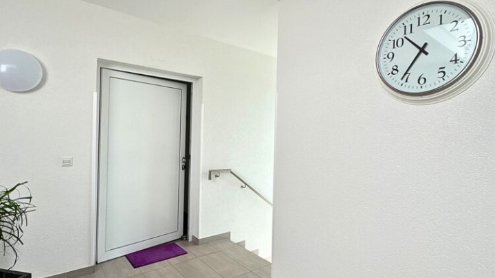 Neuwertiges luxuriöses + energieeffizientes Penthouse mit EBK + 2 TG-Stellplätzen