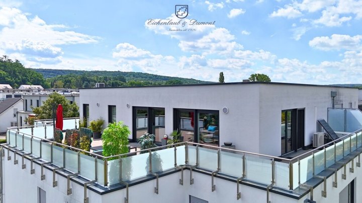 Neuwertiges luxuriöses + energieeffizientes Penthouse mit EBK + 2 TG-Stellplätzen
