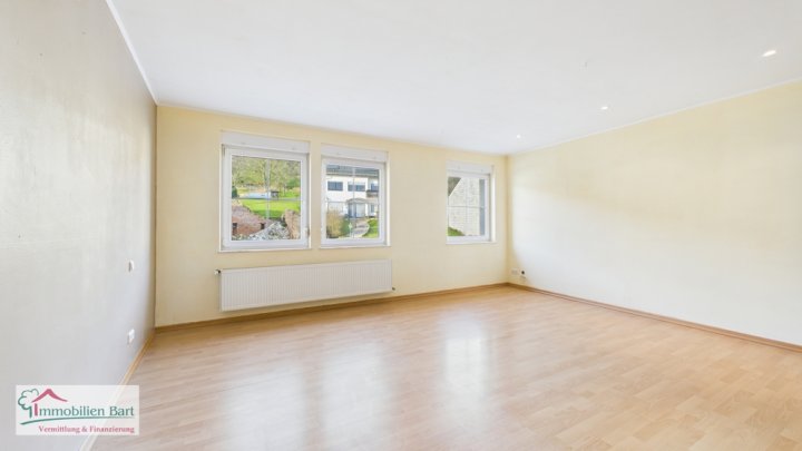 GRENZNÄHE: 3 SCHLAFZIMMER / 2 BÄDER / GARAGE / TERRASSE / BALKON MIT EINZIGARTIGER FERNSICHT!