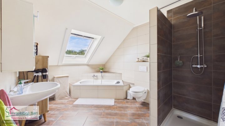 GRENZNÄHE LUXEMBURG: DHH / 3-4 SZ / GARAGE / GARTEN IN PERL-BORG!