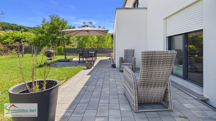 GRENZE LUXEMBURG: 

MODERNES UND GROßZÜGIGES ZUHAUSE MIT EINLIEGERWOHNUNG UND DOPPELGARAGE!