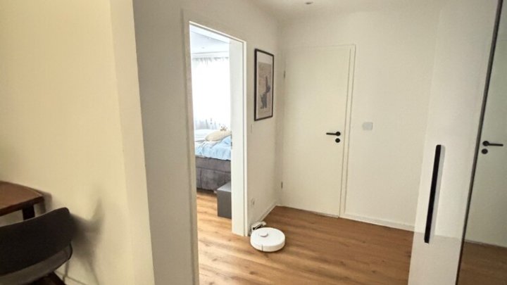 Hochwertig renovierte und möblierte 2-ZKB mit EBK, Terrasse + Garage