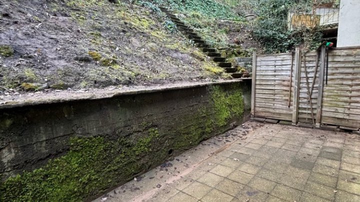 Hochwertig renovierte und möblierte 2-ZKB mit EBK, Terrasse + Garage
