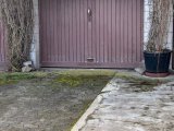 Garage mit Stellplatz davor