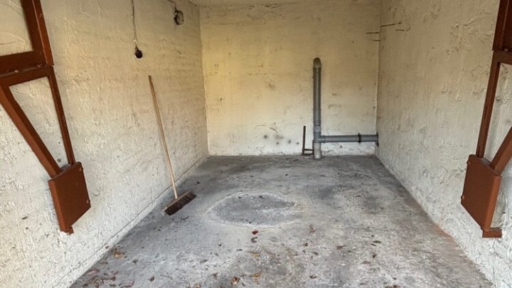 Hochwertig renovierte und möblierte 2-ZKB mit EBK, Terrasse + Garage