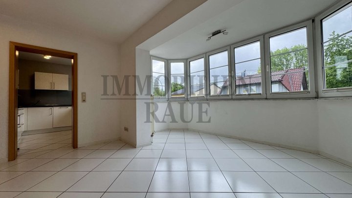 SCHÖNE WOHNUNG MIT TERRASSE UND GARTEN SOWIE TG-STELLPLATZ - SOFORT FREI
