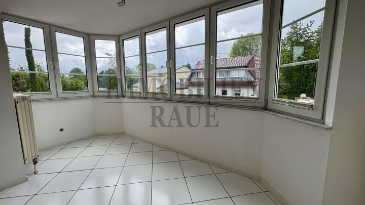 SCHÖNE WOHNUNG MIT TERRASSE UND GARTEN SOWIE TG-STELLPLATZ - SOFORT FREI