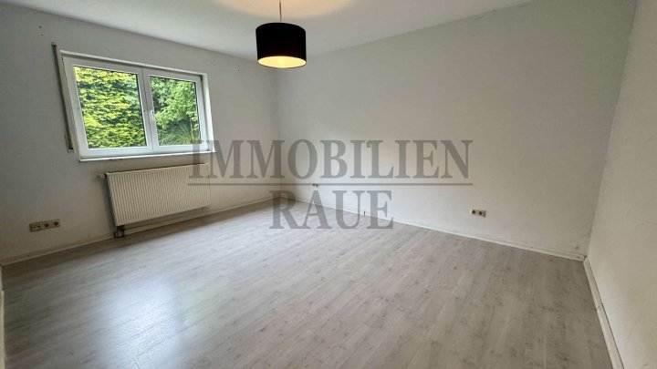 SCHÖNE WOHNUNG MIT TERRASSE UND GARTEN SOWIE TG-STELLPLATZ - SOFORT FREI