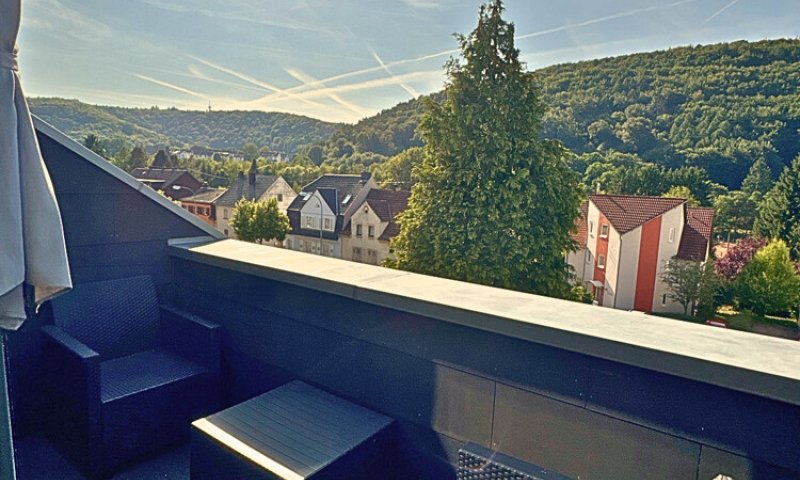 Uni-Nähe: Schöne 3 1/2 ZKB-Wohnung mit Kamin & Loggia, zentral in Saarbrücken-Scheidt