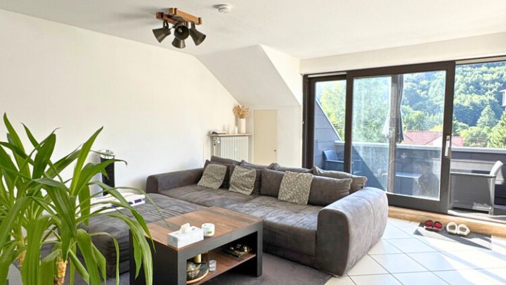 Uni-Nähe: Schöne 3 1/2 ZKB-Wohnung mit Kamin & Loggia, zentral in Saarbrücken-Scheidt