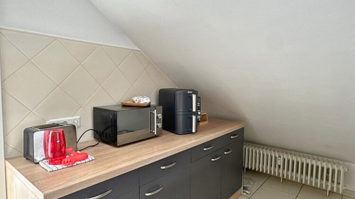 Uni-Nähe: Schöne 3 1/2 ZKB-Wohnung mit Kamin & Loggia, zentral in Saarbrücken-Scheidt