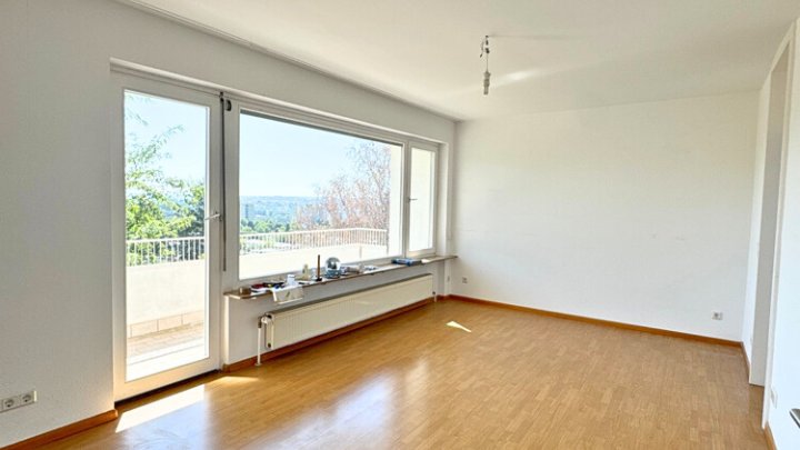 Helle 2,5-ZKB-Wohnung mit Balkon und schönem Weitblick