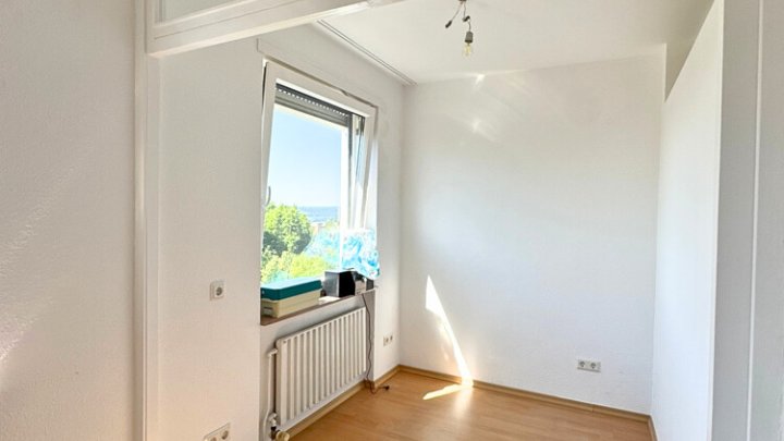 Helle 2,5-ZKB-Wohnung mit Balkon und schönem Weitblick