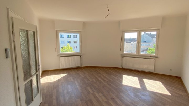Helle renovierte 4-ZKB Wohnung in verkehrsgünstiger Lage