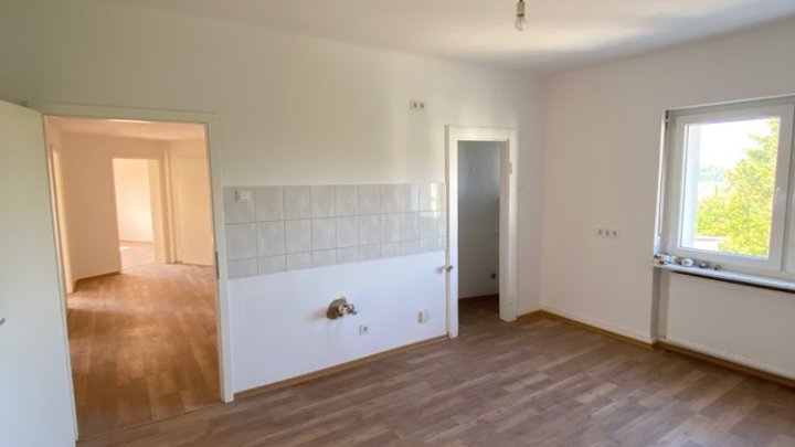Helle renovierte 4-ZKB Wohnung in verkehrsgünstiger Lage