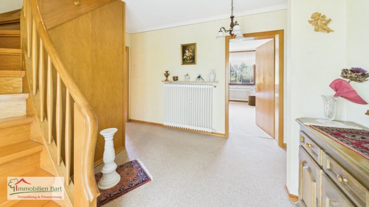 NATUR PUR! WOHNHAUS MIT VIEL POTENZIAL UND TOLLER AUSSICHT!