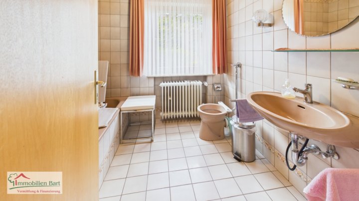 NATUR PUR! WOHNHAUS MIT VIEL POTENZIAL UND TOLLER AUSSICHT!