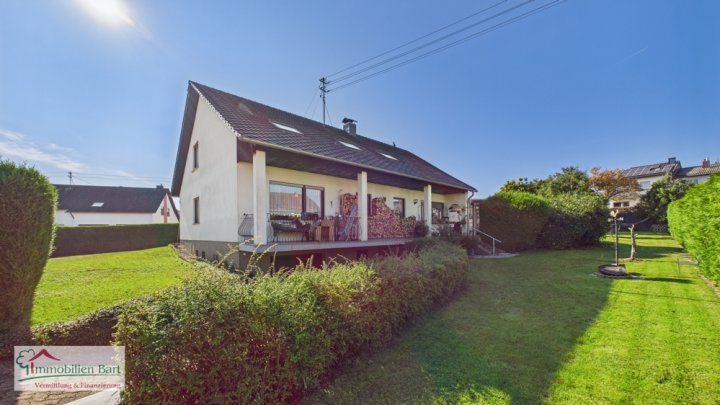 AUTOSCHRAUBER AUFGEPASST! WOHNHAUS MIT 3 HOHEN GARAGEN AUF 12 AR & GRENZNÄHE LUXEMBURG