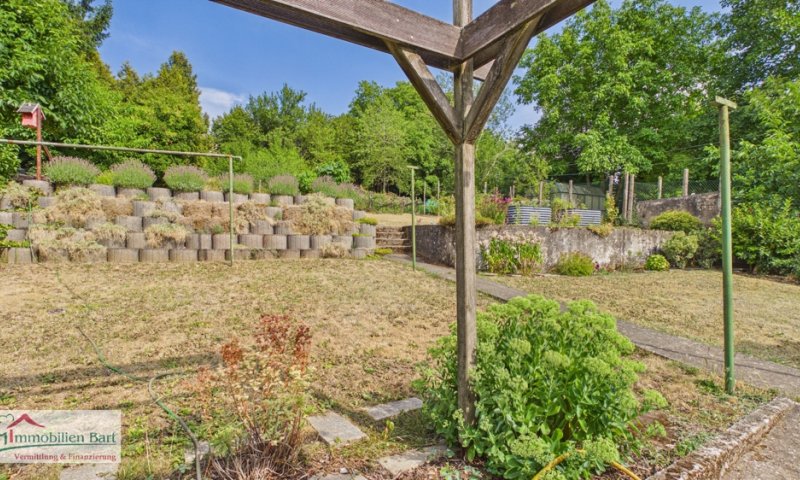 GRENZNÄHE LUXEMBURG: GERÄUMIGES WOHNHAUS MIT 5 SCHLAFZIMMER / 3 BÄDER / GARAGE UND GARTEN!