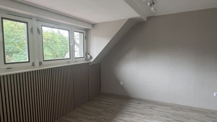 Neu renovierte Dachgeschosswohnung mit Charme und Komfort in Saarlouis-Roden zu vermieten