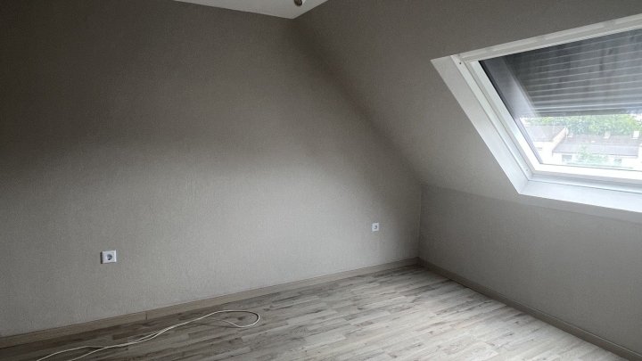 Neu renovierte Dachgeschosswohnung mit Charme und Komfort in Saarlouis-Roden zu vermieten