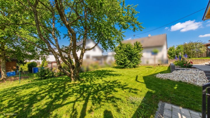 NEUWERTIGES BIO-SOLAR-HAUS MIT 63 M² GARAGE AN DER LUXEMBURGISCHEN GRENZE