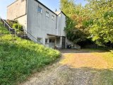 Gebäuderückseite