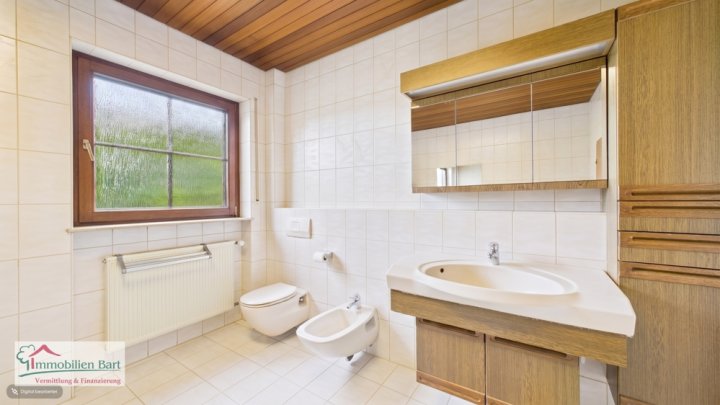 GEPFLEGTES WOHNHAUS MIT TOLLEM GARTEN!